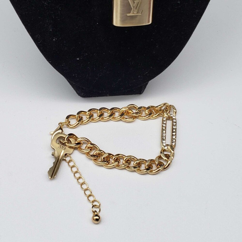 100% Auth Louis Vuitton Lock & Key with Unbranded Gold Plated Chain Necklace - Picture 4 of 11